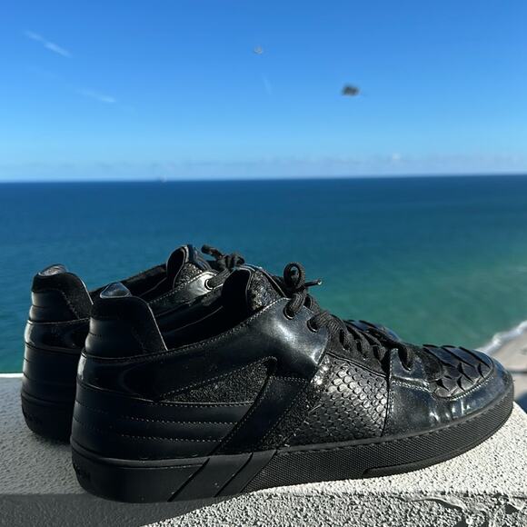 Louis Vuitton Python Low Top Sneakers – Black with Glitter Accents Size 9 Men’s - Picture 1 of 8